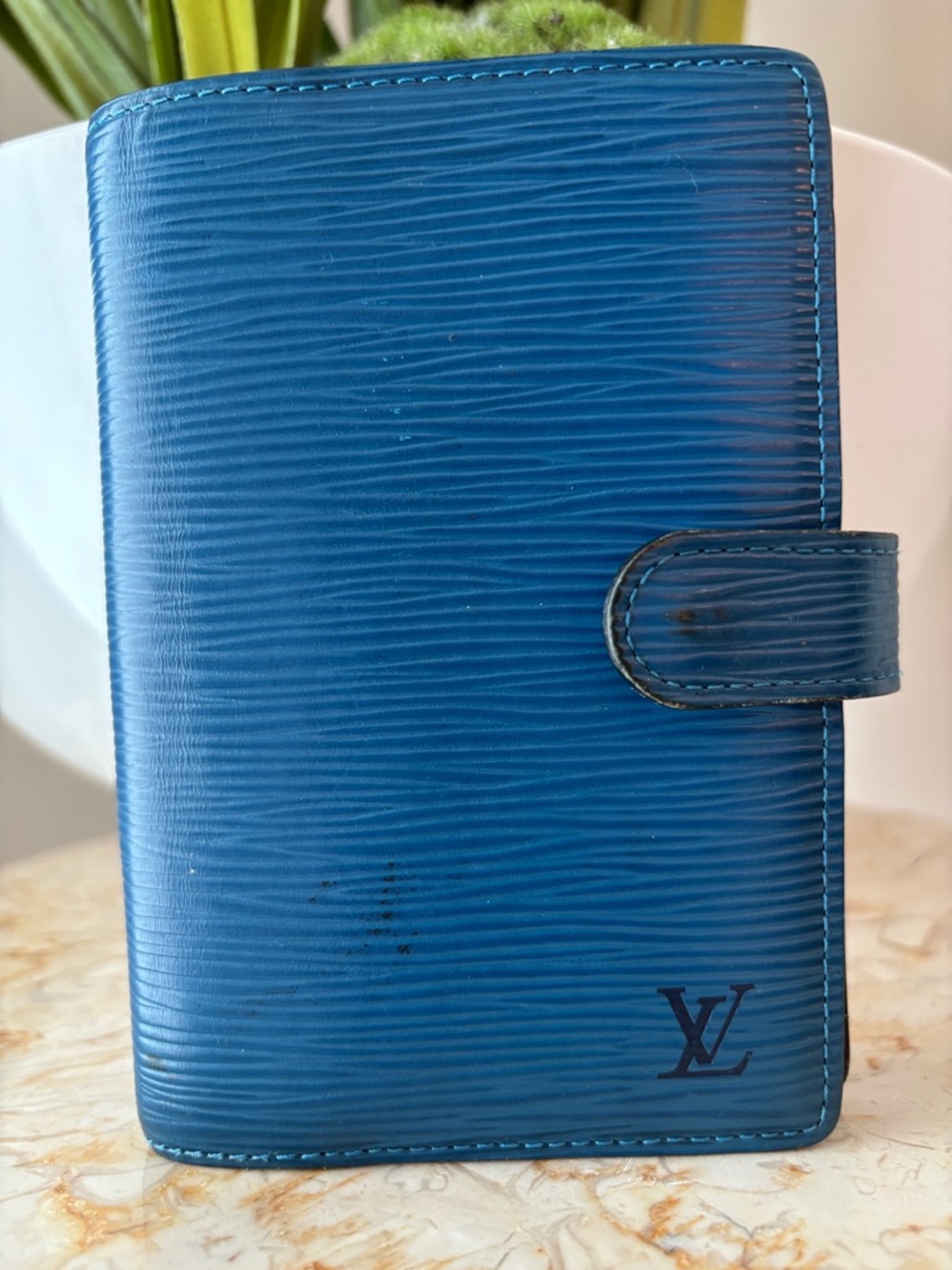 Louis Vuitton Blue Epi Leather Agenda comes with note pad EUC. Made in Spain